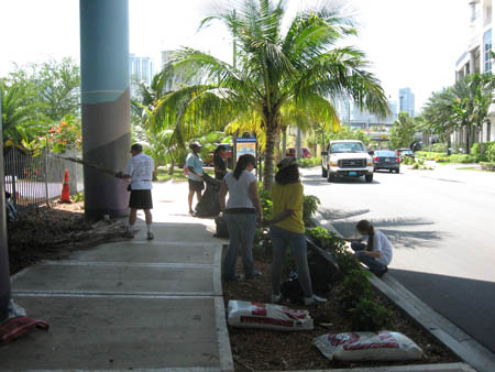 4 26 08 Volunteers mulching greenway