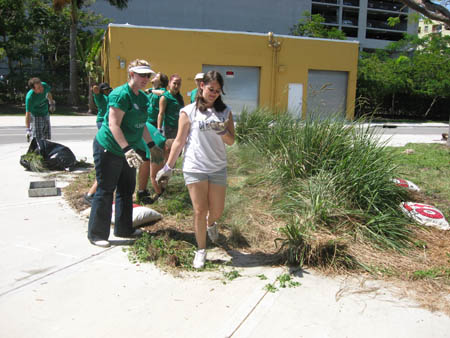 4 26 08 Volunteers on greenway
